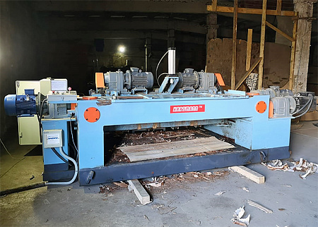 2020 год. Станок для лущения шпона в Ленинградской области