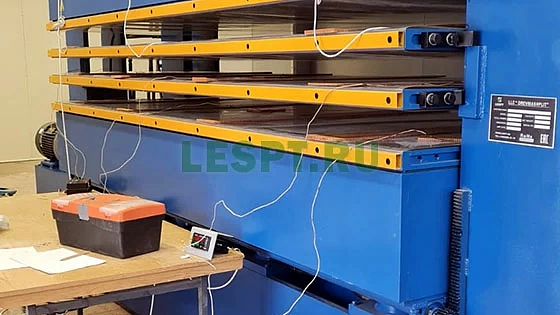 2023 год. Гидравлический 3-х пролетный горячий пресс в Московской области