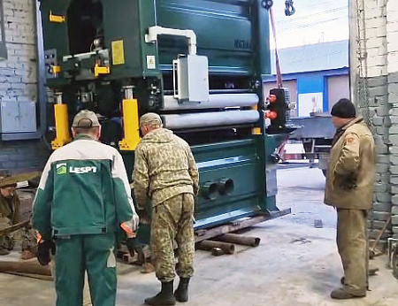 2023 год. Укладчик шпона и шлифовальный станок для фанеры в Костромской области