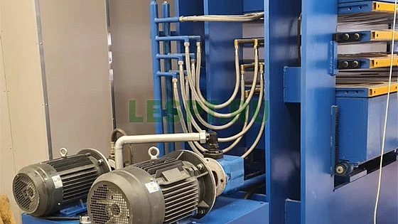 2023 год. Гидравлический 3-х пролетный горячий пресс в Московской области