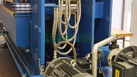 2023 год. Гидравлический 3-х пролетный горячий пресс в Московской области