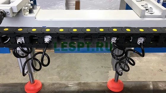 2023 год. Мебельное оборудование для обработки шпона в Московской области