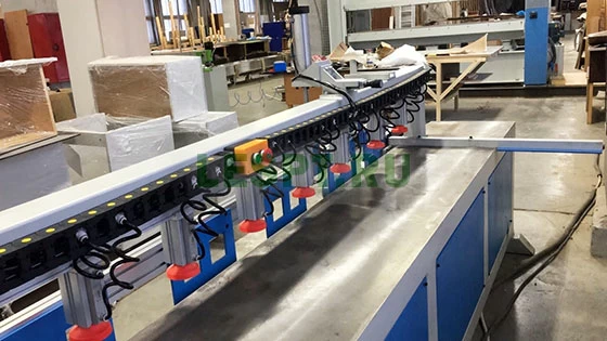 2023 год. Мебельное оборудование для обработки шпона в Московской области