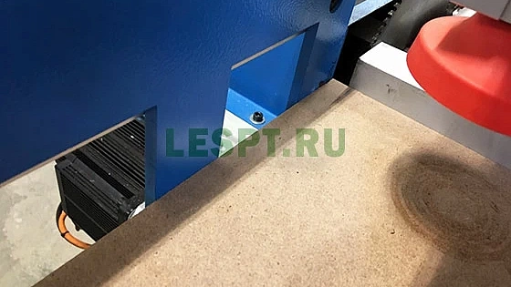 2023 год. Мебельное оборудование для обработки шпона в Московской области